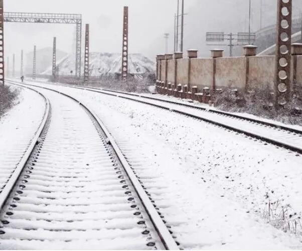 冬天已到，雨雪天氣增多，應(yīng)該怎么做才能防止凈化板發(fā)潮？